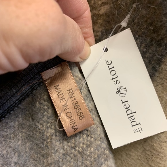 Grey/cream color patchwork shawl from paper store one size - Picture 3 of 3